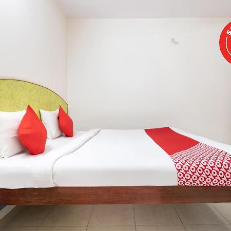 Oyo 16123 Chandana Deluxe Bangalore Buitenkant foto