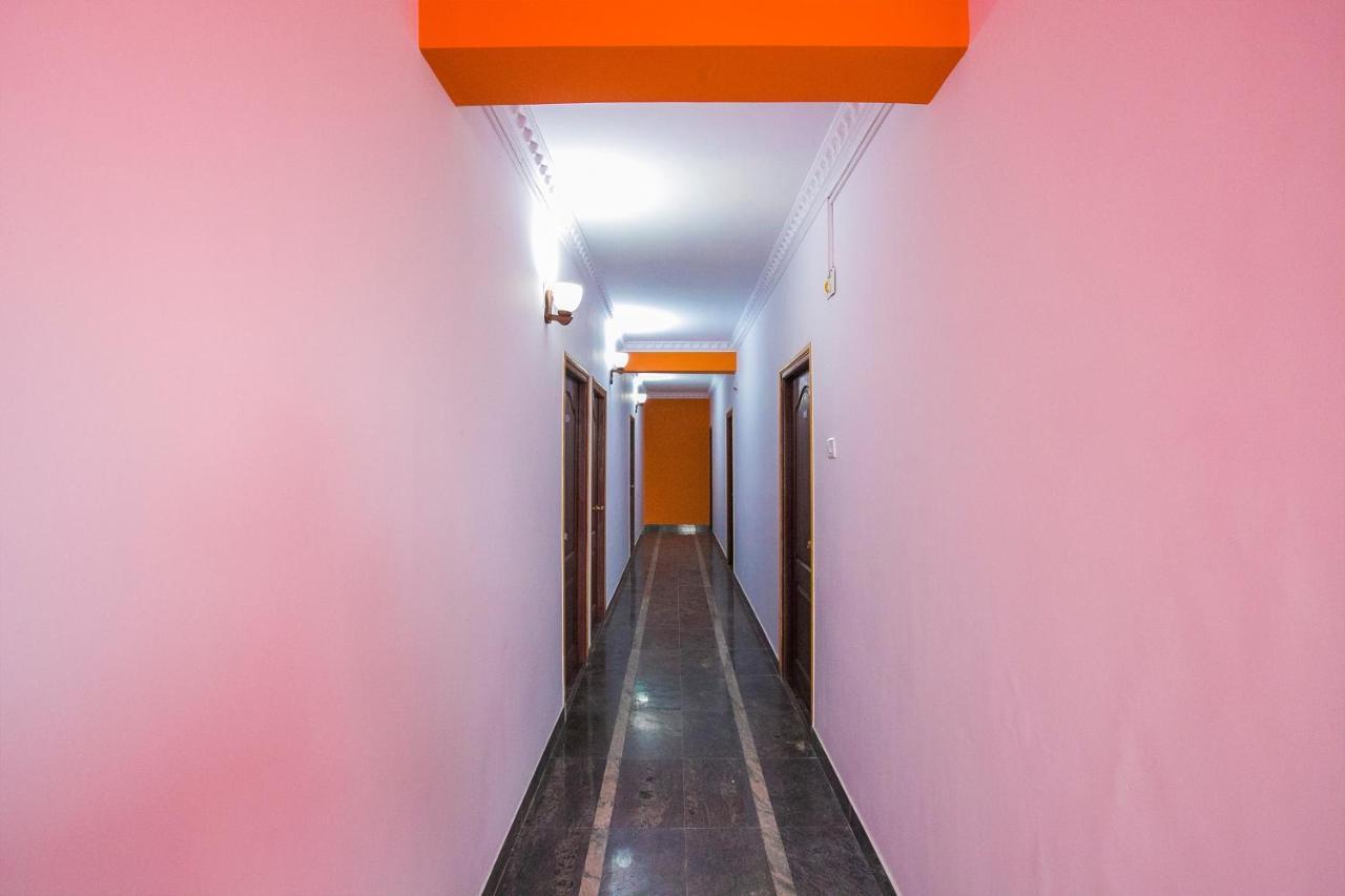Oyo 16123 Chandana Deluxe Bangalore Buitenkant foto