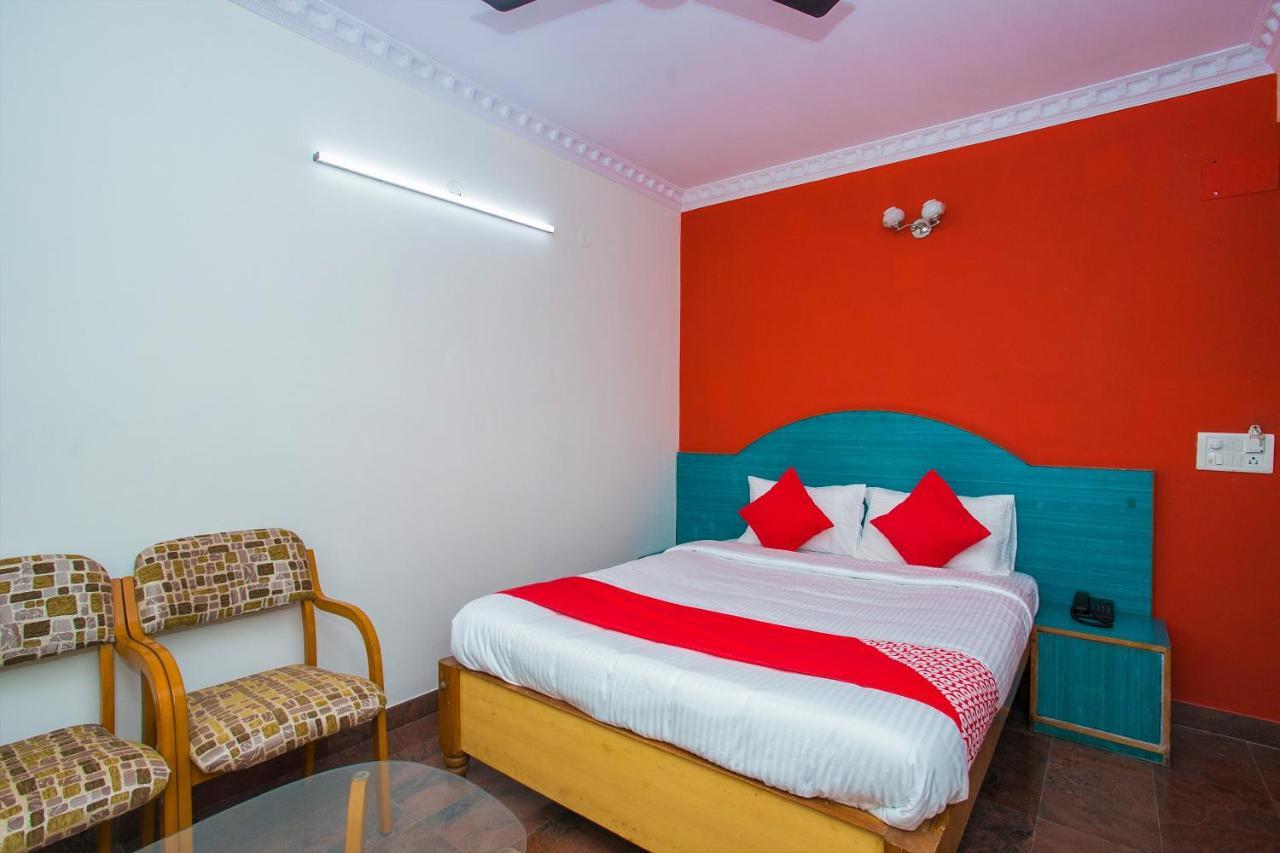 Oyo 16123 Chandana Deluxe Bangalore Buitenkant foto