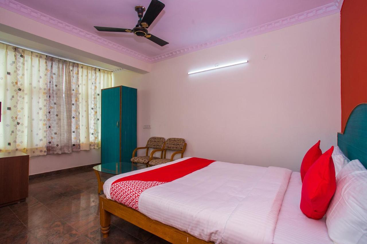 Oyo 16123 Chandana Deluxe Bangalore Buitenkant foto