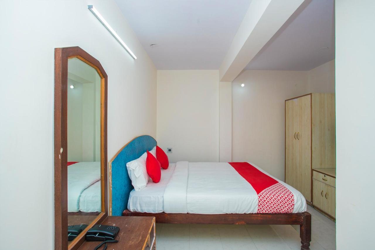 Oyo 16123 Chandana Deluxe Bangalore Buitenkant foto