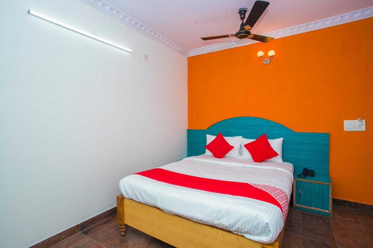 Oyo 16123 Chandana Deluxe Bangalore Buitenkant foto
