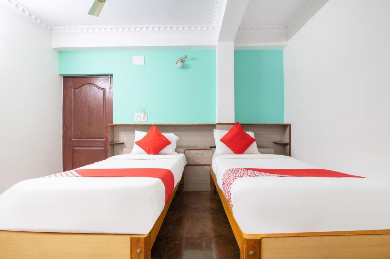 Oyo 16123 Chandana Deluxe Bangalore Buitenkant foto