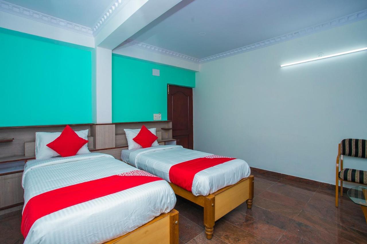 Oyo 16123 Chandana Deluxe Bangalore Buitenkant foto