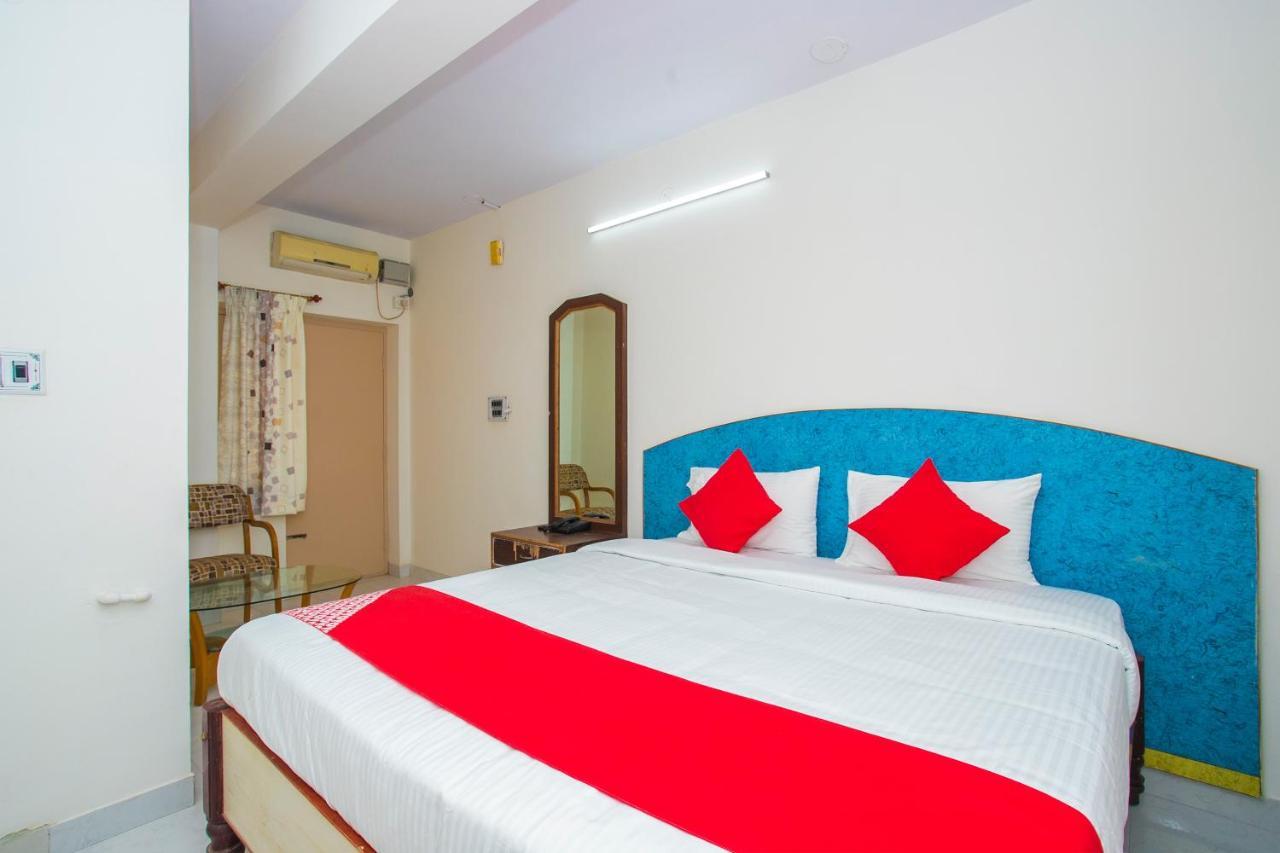 Oyo 16123 Chandana Deluxe Bangalore Buitenkant foto