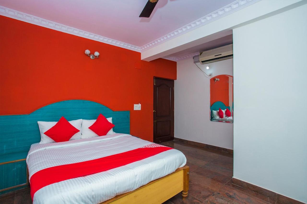 Oyo 16123 Chandana Deluxe Bangalore Buitenkant foto