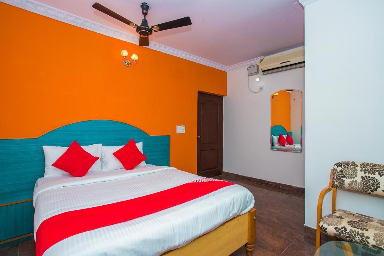 Oyo 16123 Chandana Deluxe Bangalore Buitenkant foto