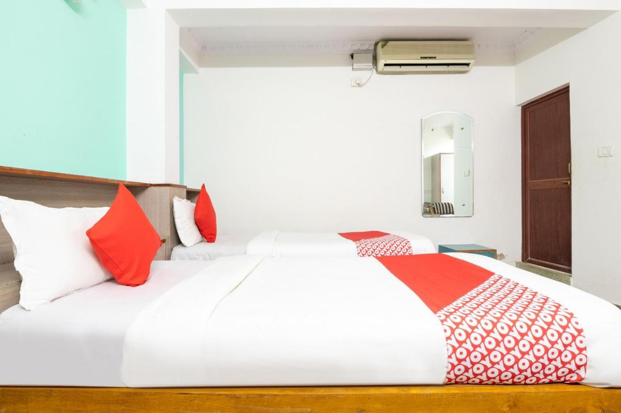 Oyo 16123 Chandana Deluxe Bangalore Buitenkant foto