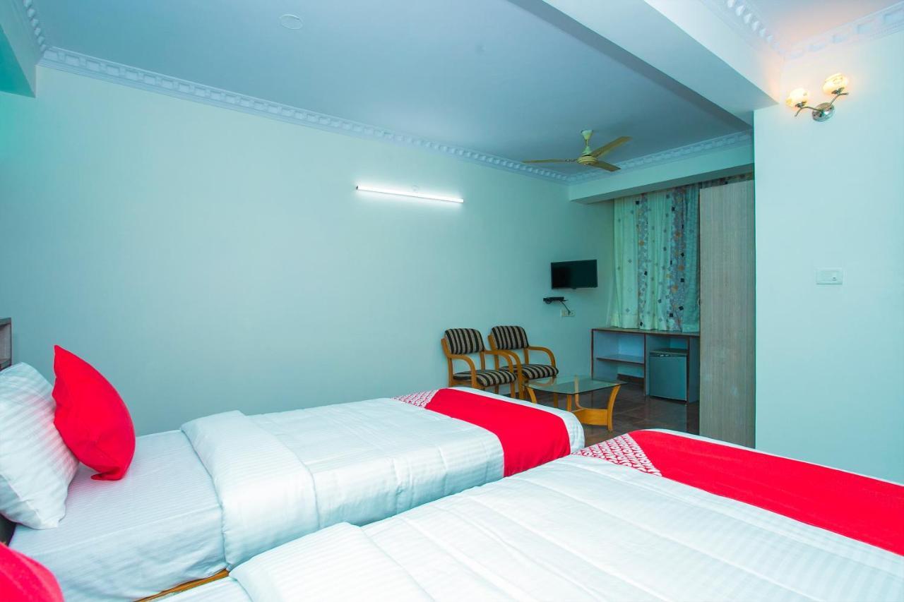 Oyo 16123 Chandana Deluxe Bangalore Buitenkant foto