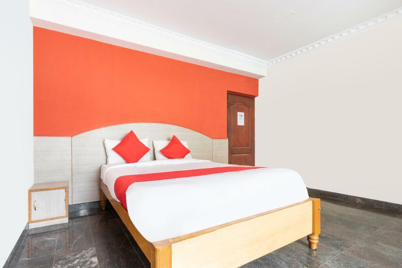 Oyo 16123 Chandana Deluxe Bangalore Buitenkant foto